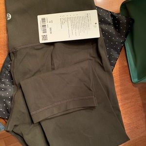 Lululemon size 12 olive green capris